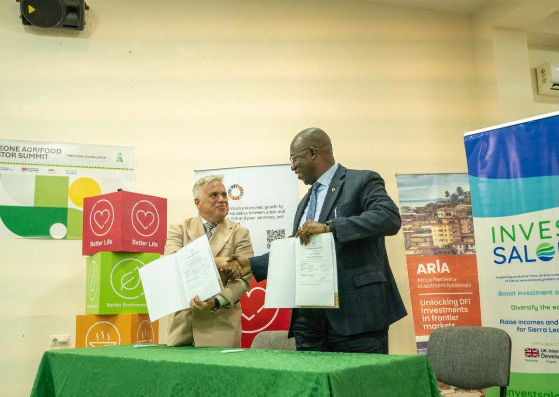 EU Investment Bak represenataive exchanges copies with a Vista Bank official