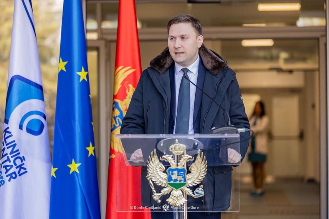 Minister of Health of Montenegro, Vojislav Šimun standing