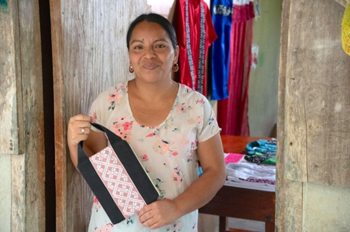 Artisan embroider