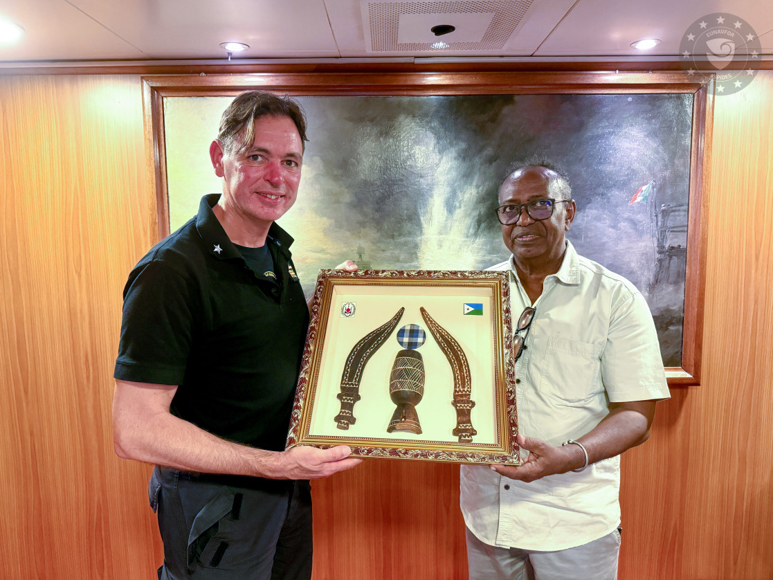Visit of Commander of the Port of Djibouti onboard the Italian Frigate BERGAMINI 