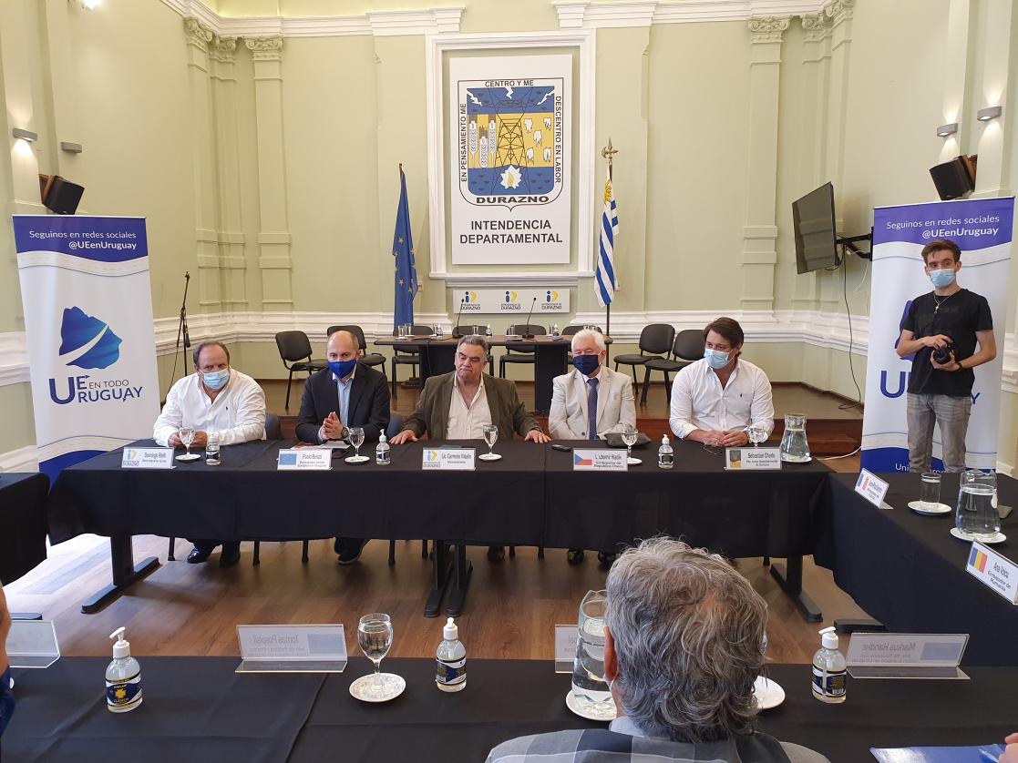 Group of people during a roundtable session