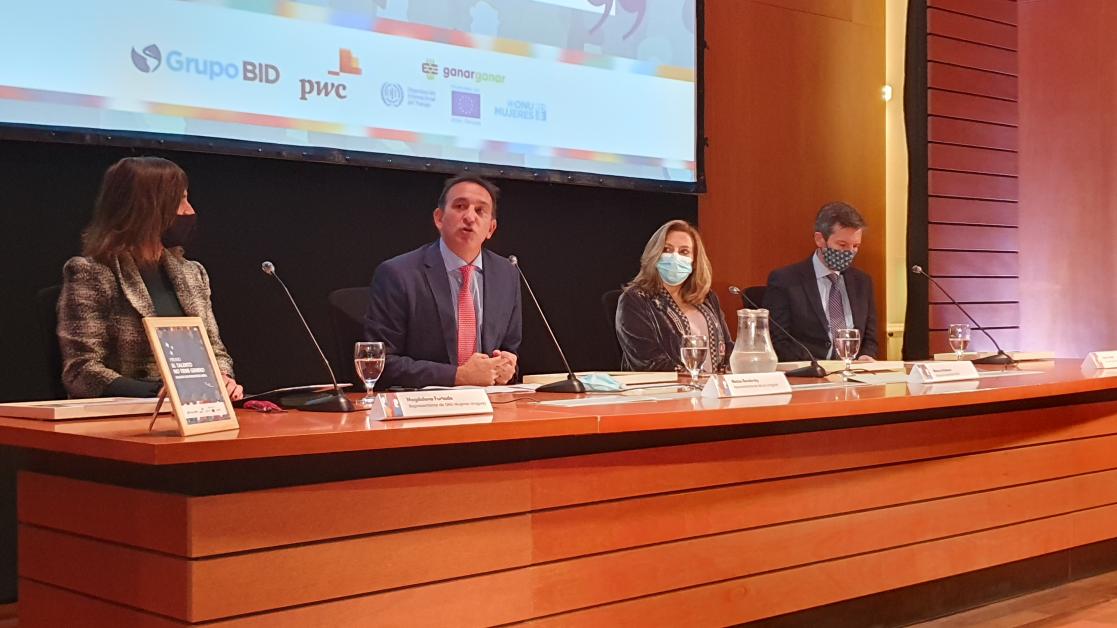 Round table during a conference