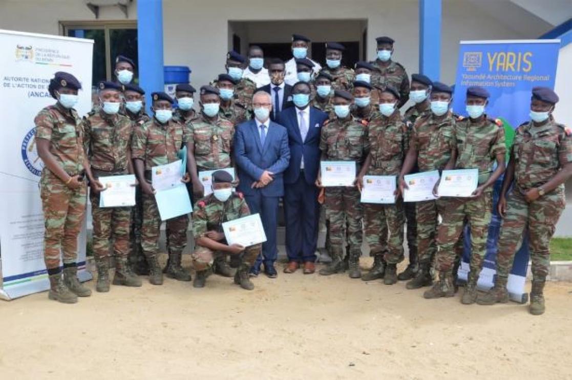 Group photo holding diplomas