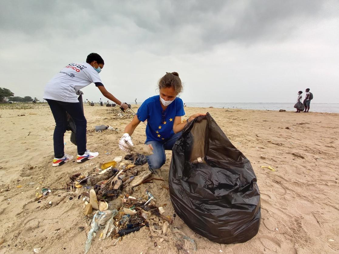 Volunteers cleaning the beach