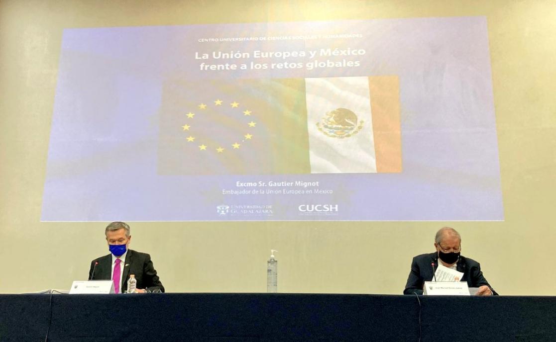 Two men during a conference about the EU and Mexico