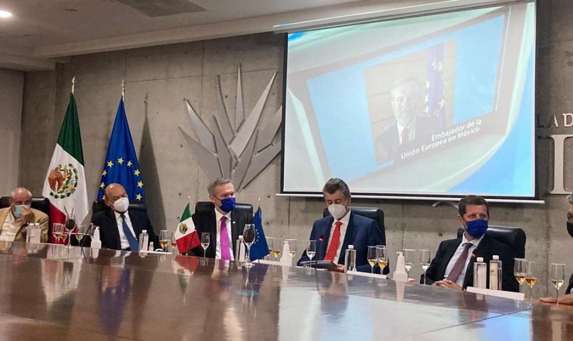 Five men in a table during a meeting