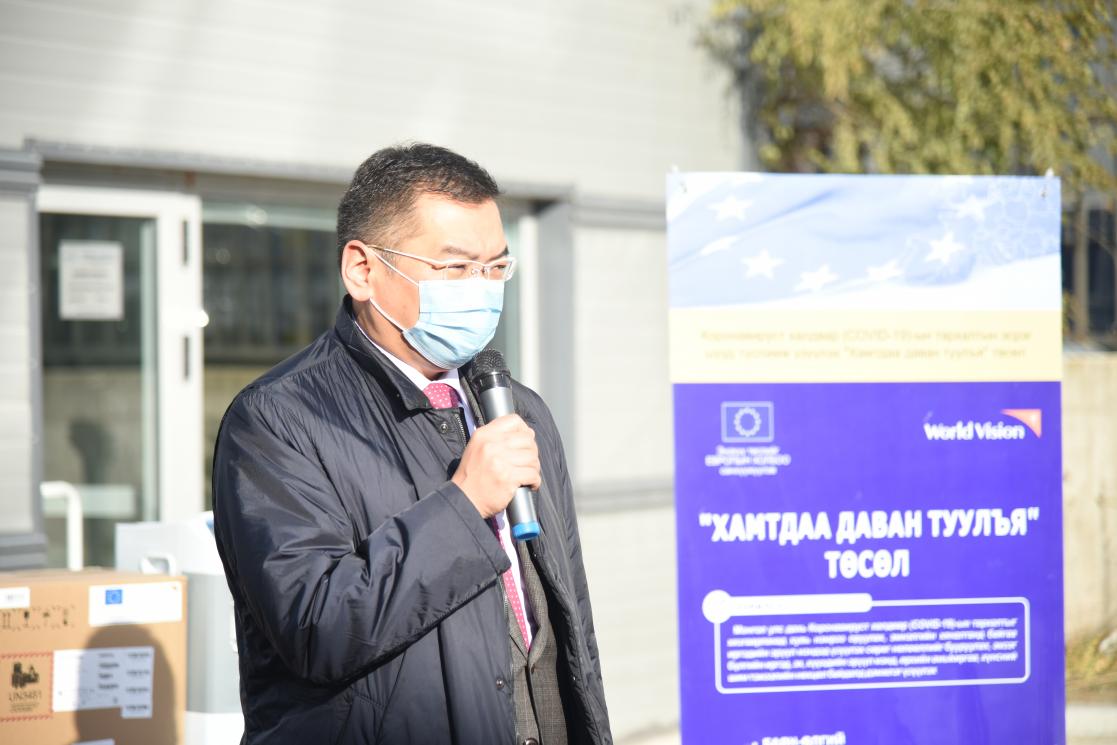 Man talking with a microphone