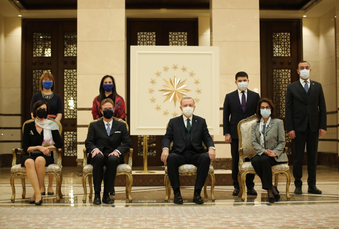 Group of people posing on a protocolar photo