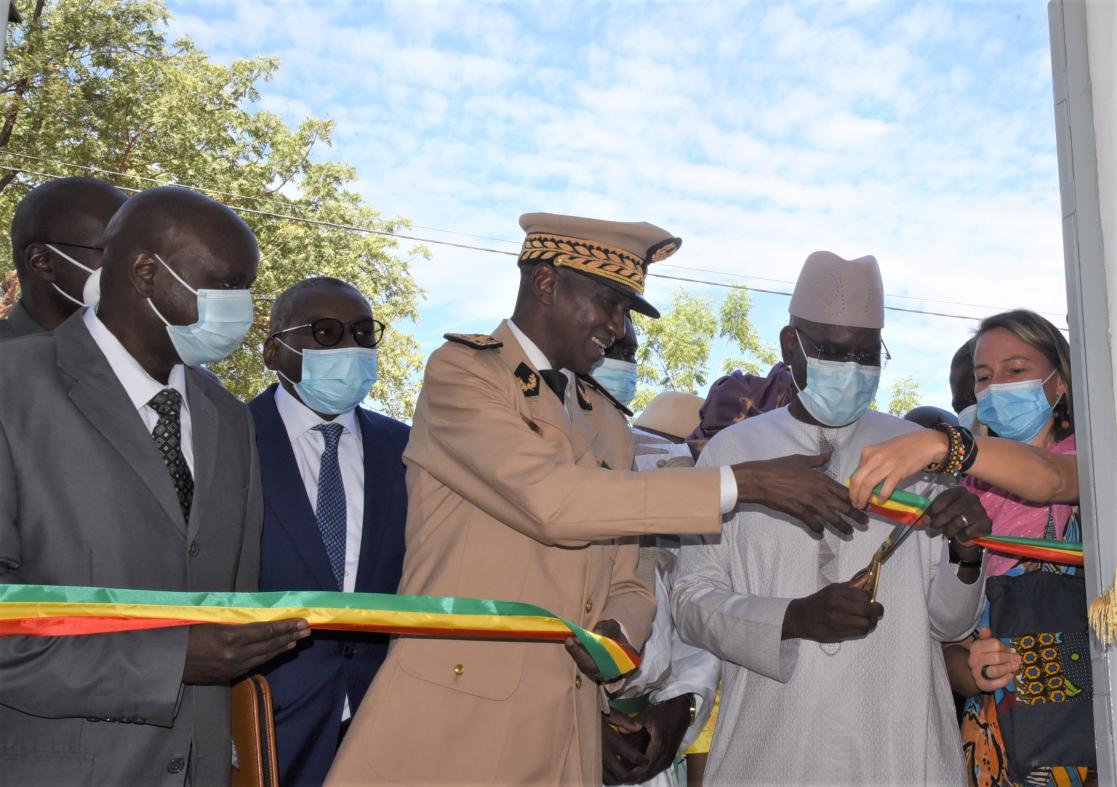 Group of people cutting an inauguration ribbon