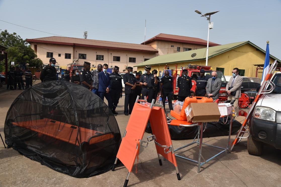 Official delivery to the Guinea Directorate General for Civil Protection of large operational lots of fire-fighting and rescue equipment