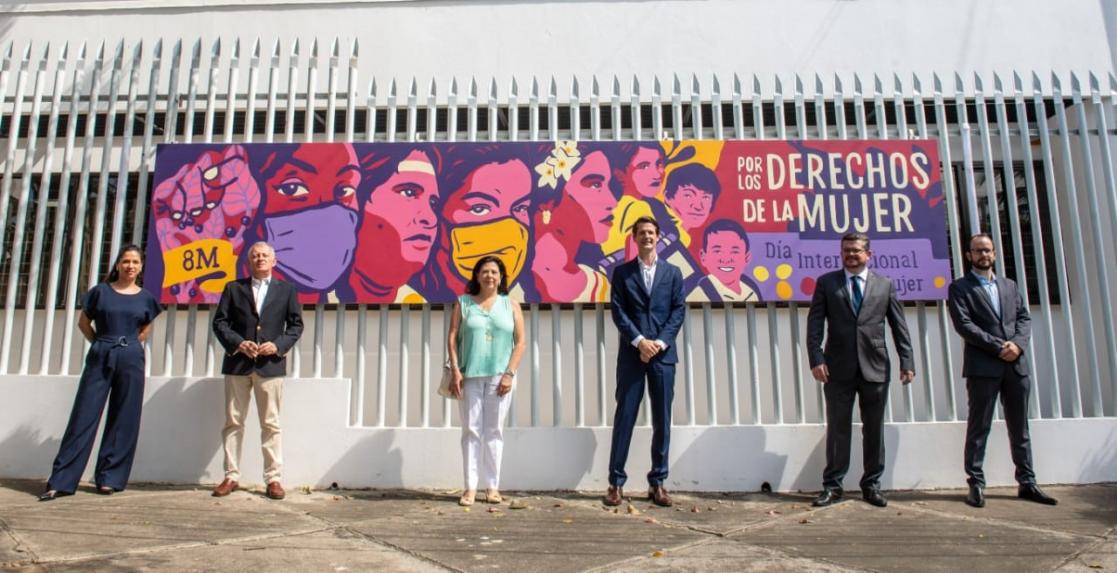 Ambassadors inaugurating a mural