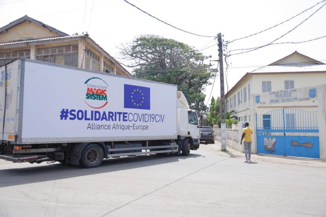 Truck with logo of the European Union and #SolidariteCovid19CIV