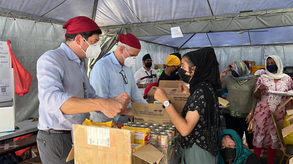 Volunteers delivering food