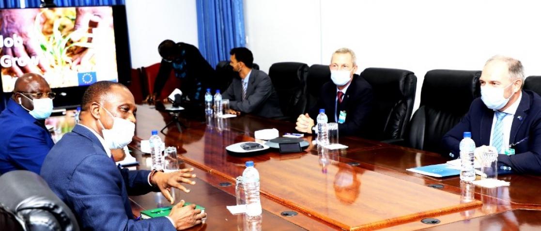 A meeting where attendants are wearing face masks