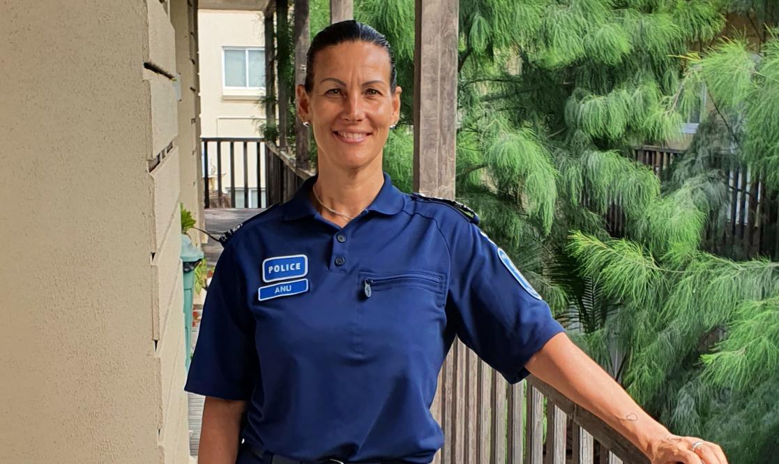 Photo portrait of a policewoman 