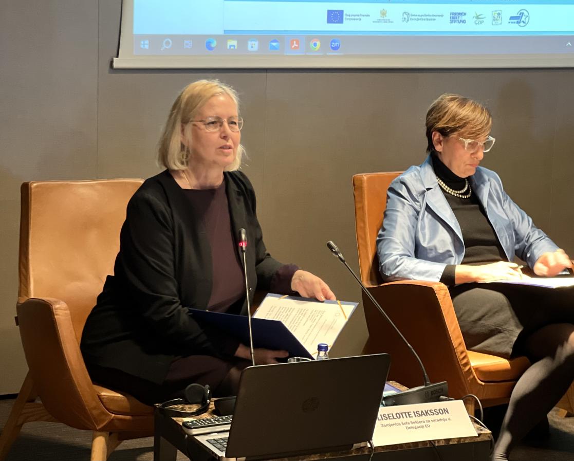 Two women sitting on chairs one of them is Liselotte Isaksson and the other is Milka Tadic Mijović