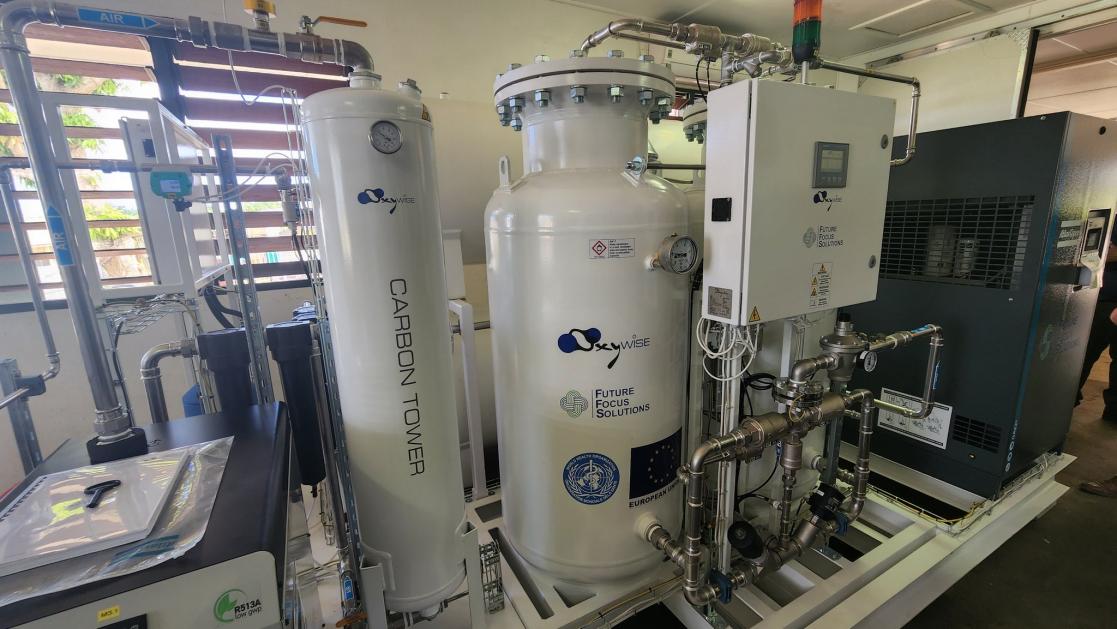 As a part of a EUR 22 M project funded by European Union to strengthen Health Systems in the Pacific, handover of an oxygen plant to Port Vila Hospital.