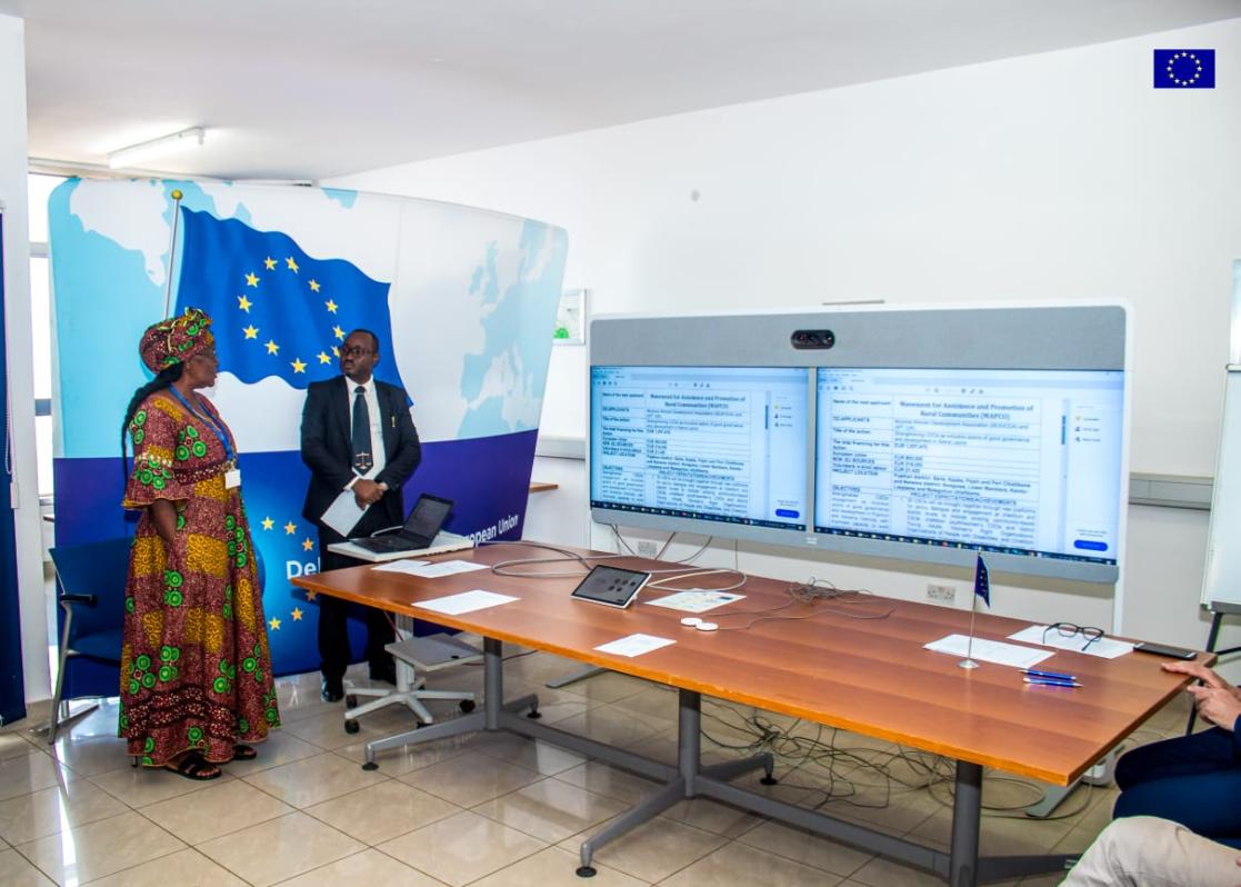 Programme Manager, Julius Foday listerns to a presentation by a CSO rep