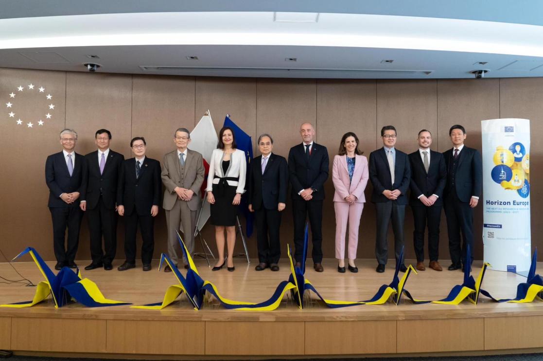 20240402-Group photo-advanced materials-EU and Japan