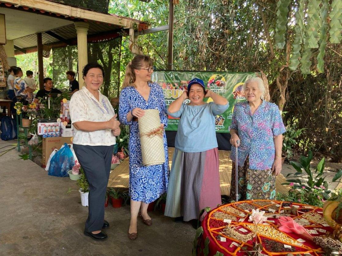 First Counsellor Joanna Wasiewska and PACOS dignitaries in a group photo.