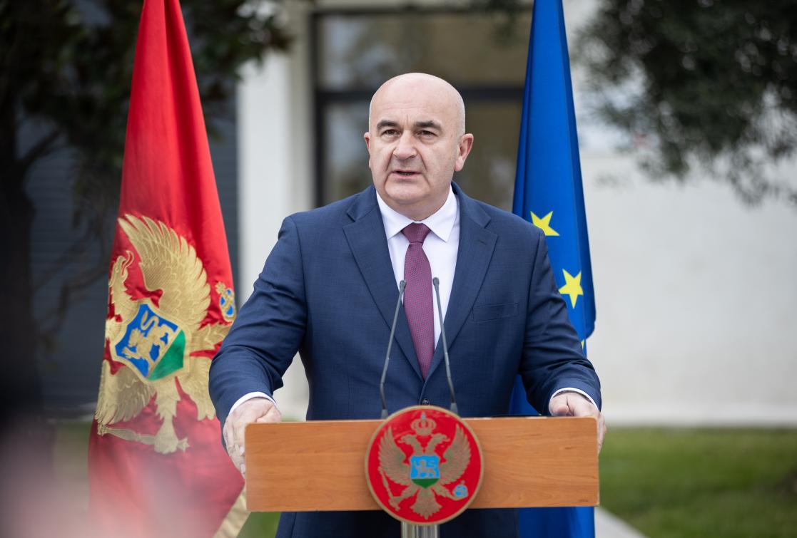 Minister of Agriculture Forestry and Water Management Joković speaking at the conference. Behind him there are two flags, Montenegrin and the flag of the EU.