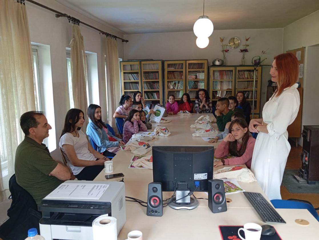 Lecturer standing and speaking to pupils "Lijeva Rijeka" school