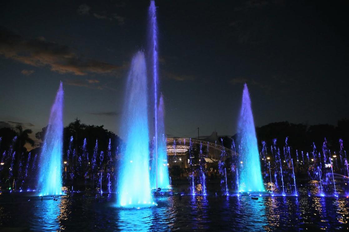 Luneta Park fountain in EU blue