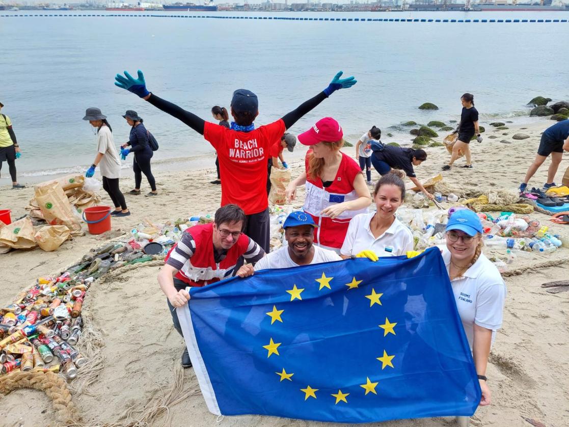 #TeamEurope cleanup with Singapore Beach Warriors