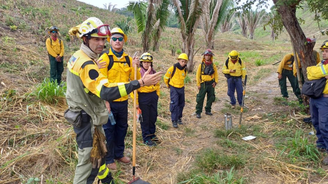 Equipo de rescatistas que realizaron el taller en Petén
