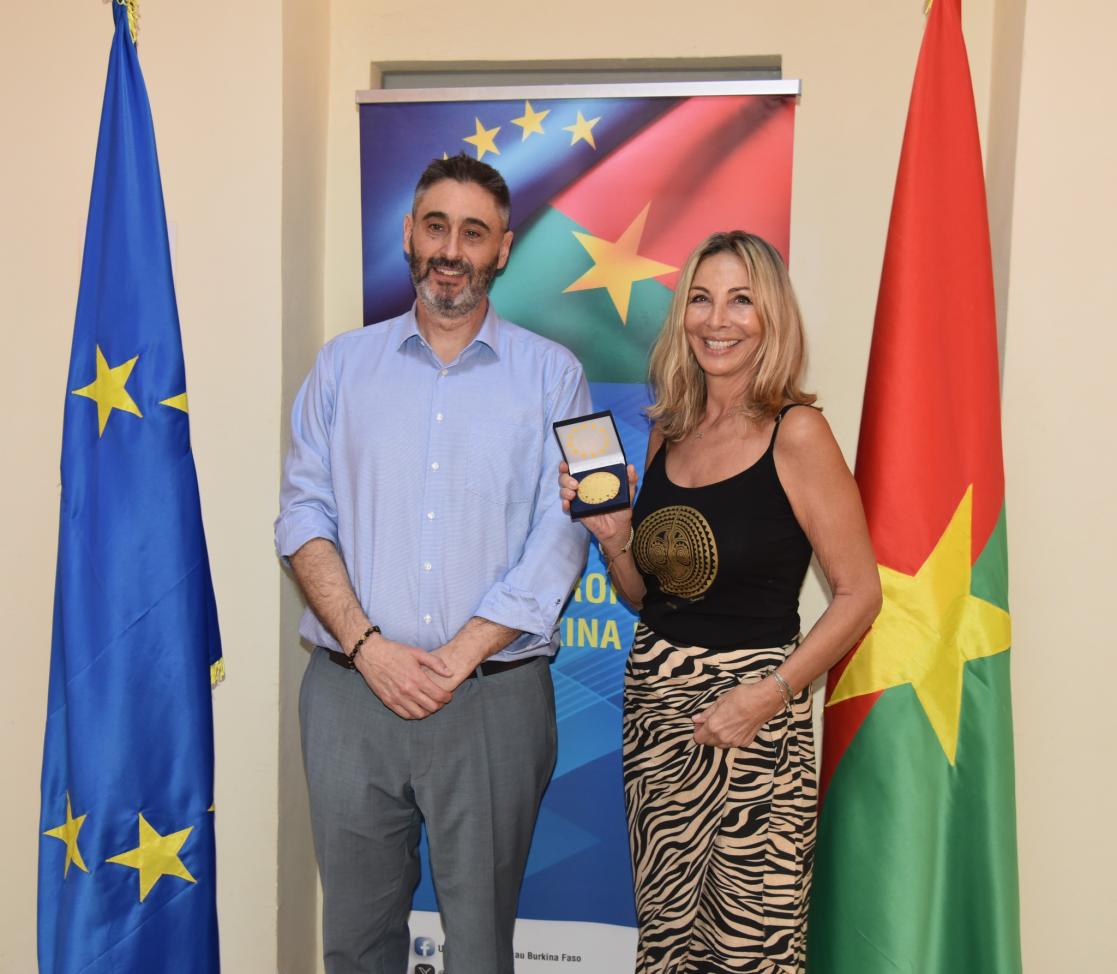 20 ans au service de l’Union européenne : trois collègues reçoivent des médailles de reconnaissance