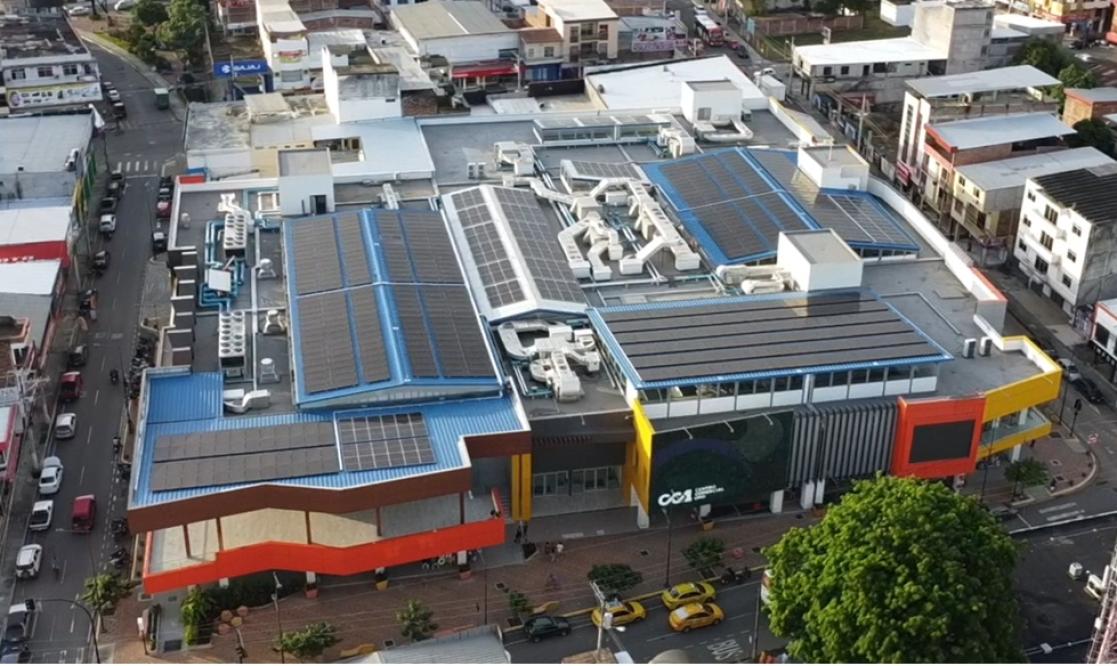 El CC1 de Portoviejo, un proyecto innovador y sostenible que cuenta con paneles fotovoltaicos que ap