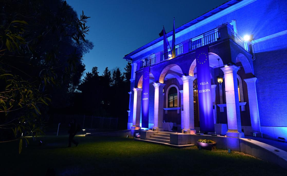 villa night