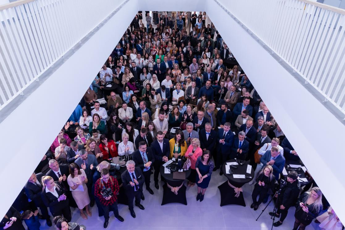 Audience standing