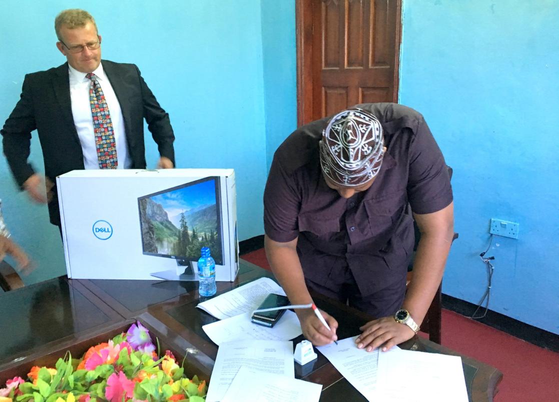 People doing donations 