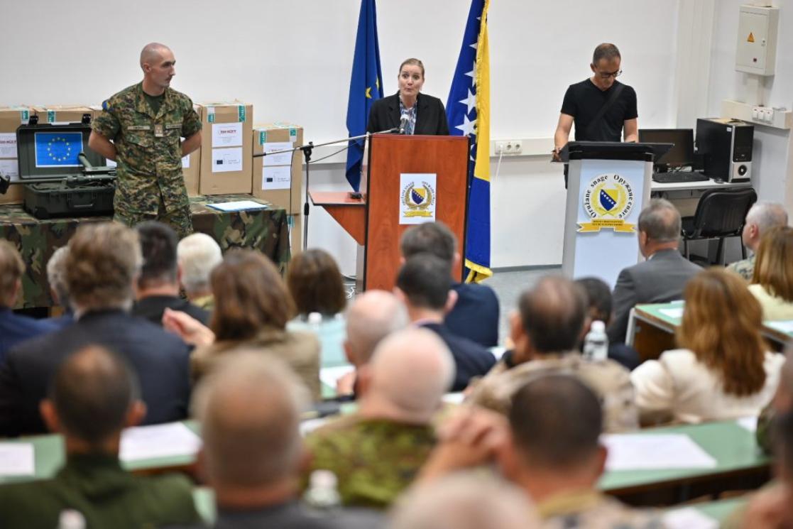 Visit to BiH of EU Ambassadors and EU Military officials concludes with donation of 150 metal detectors to Armed Forces of BiH