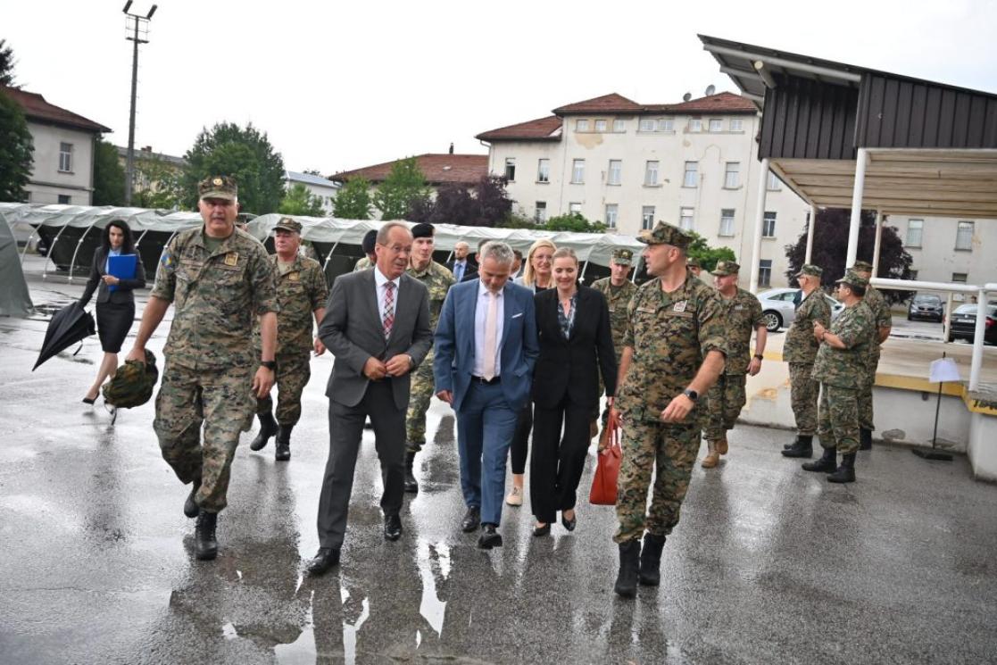 Visit to BiH of EU Ambassadors and EU Military officials concludes with donation of 150 metal detectors to Armed Forces of BiH