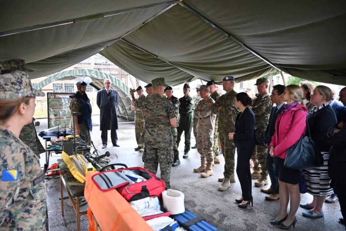Visit to BiH of EU Ambassadors and EU Military officials concludes with donation of 150 metal detectors to Armed Forces of BiH