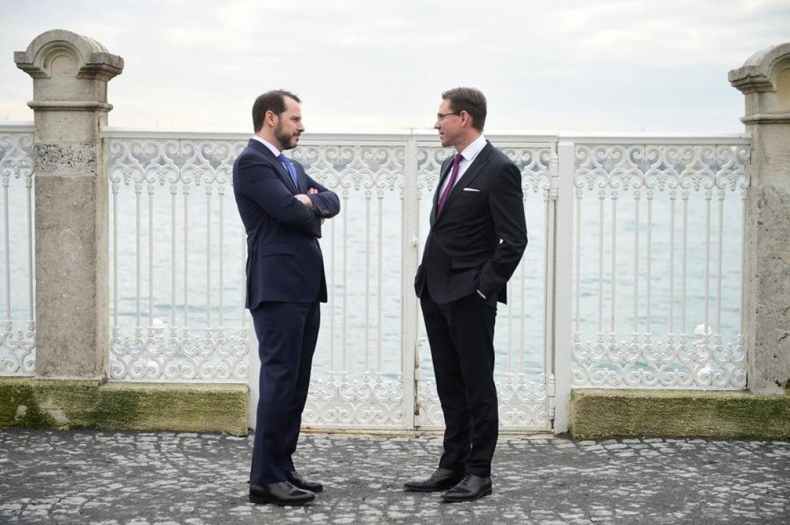 2 standing men  