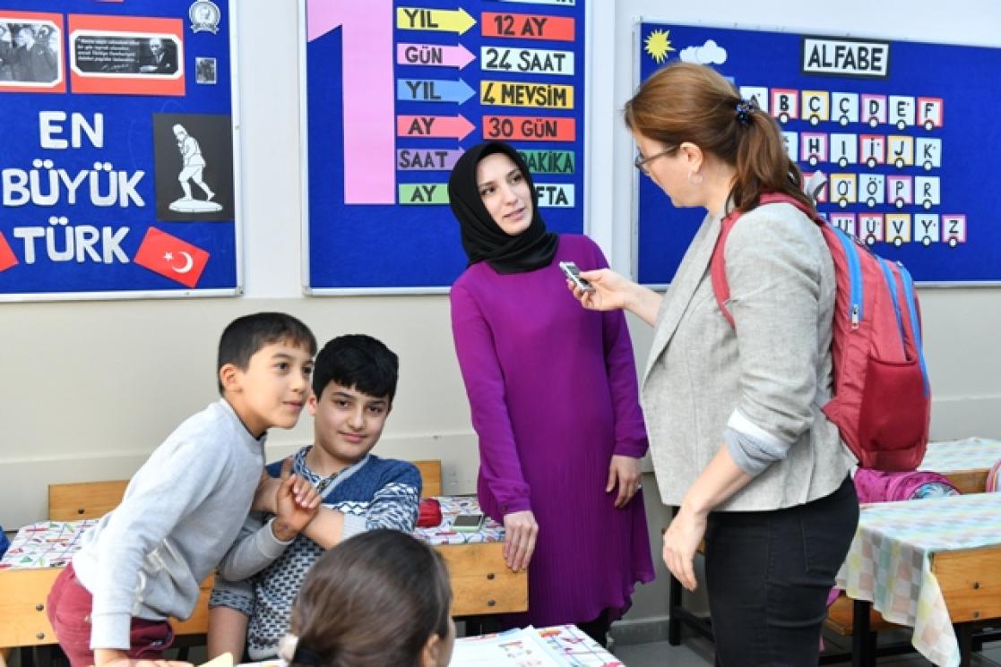 Journalist interviewing a teacher
