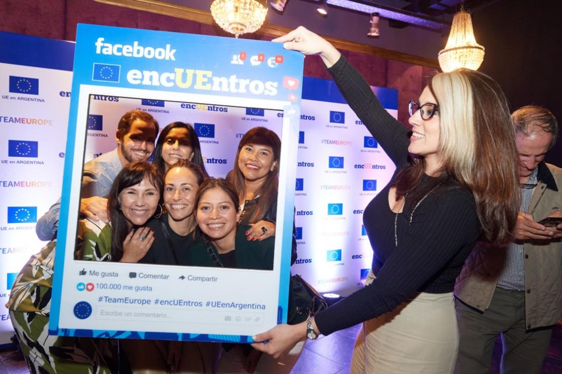 Group of people posing during a photocall