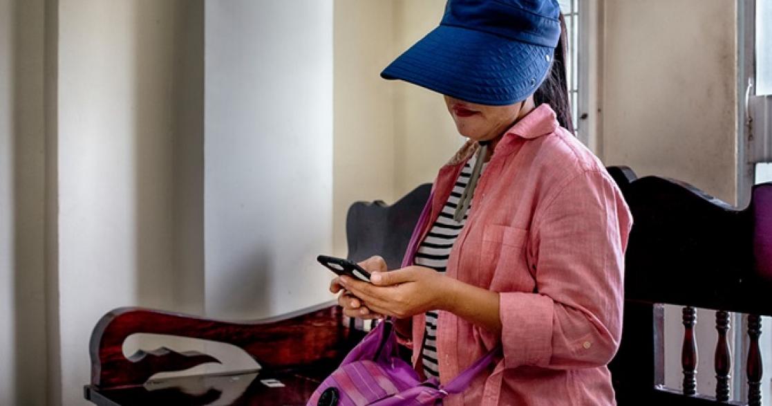 person on the smartphone