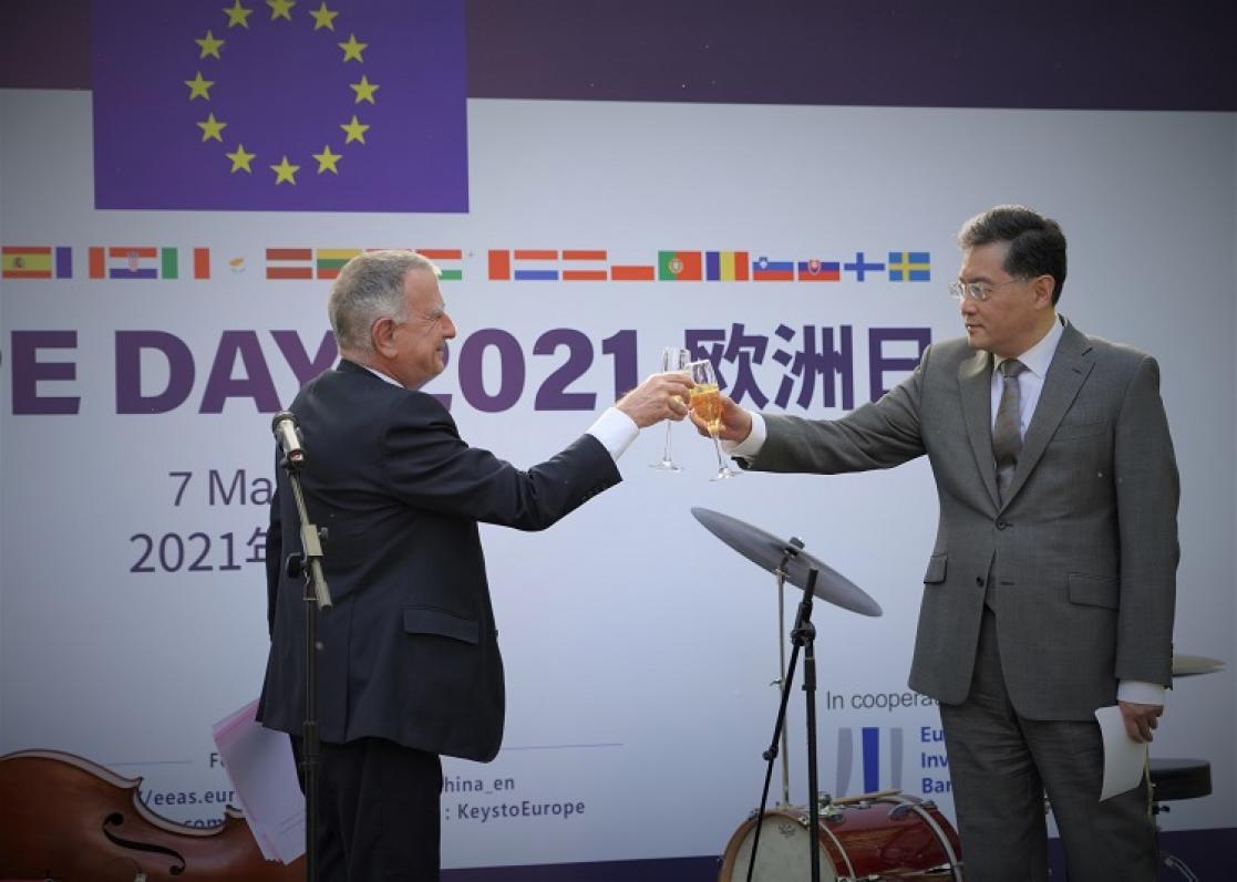 Two men greeting to each other