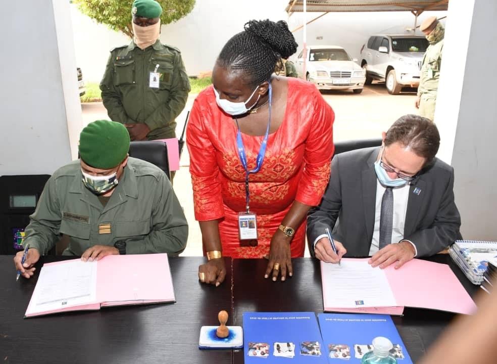 DES EQUIPEMENTS DE PROTECTION ET VEHICULES POUR LE MINISTERE DE LA