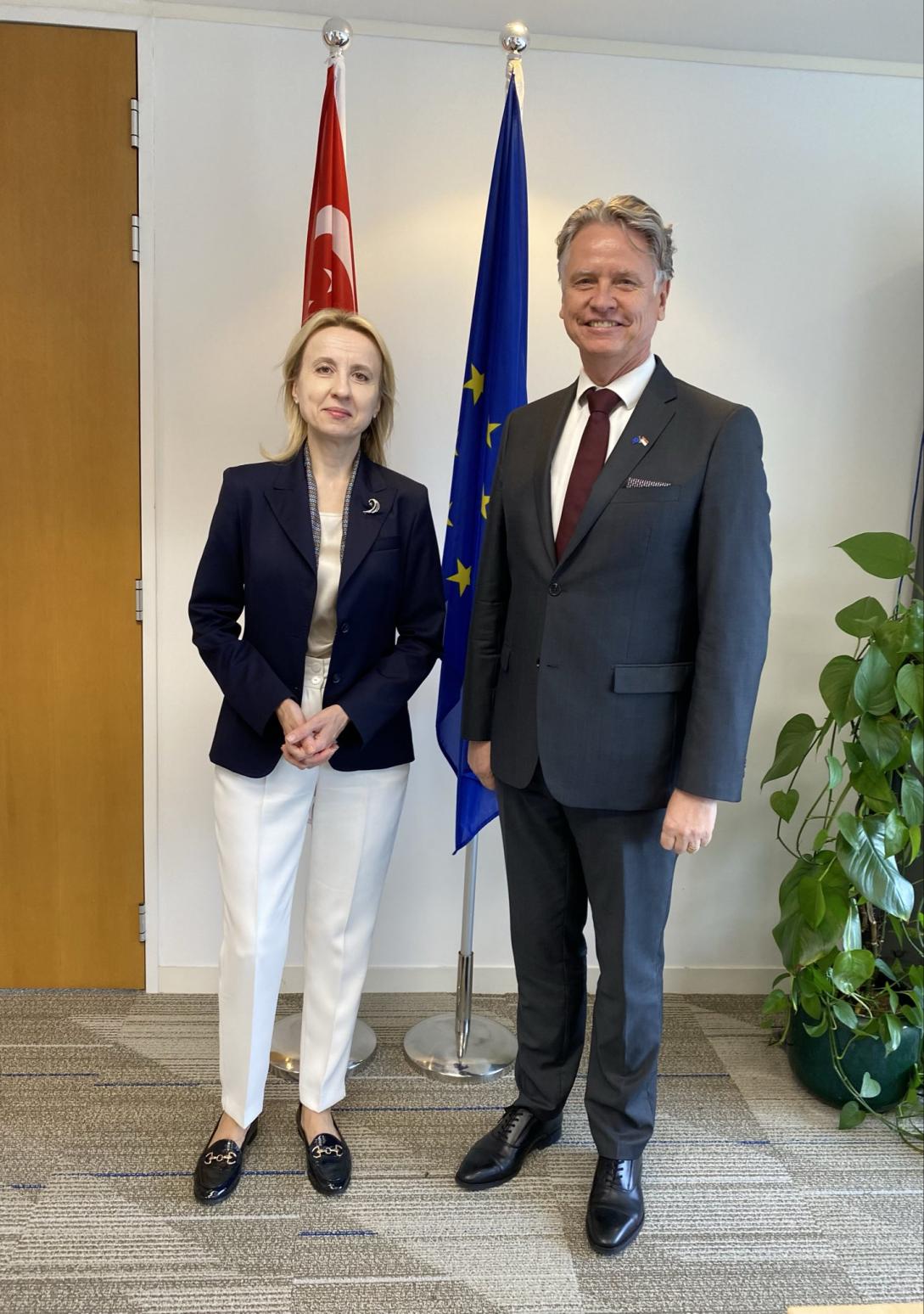 Ambassador Artis Bertulis welcomes EIB Vice President to Delegation