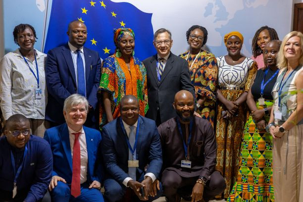 Ambassador Jankowski sandwitched by Rights Defenders 