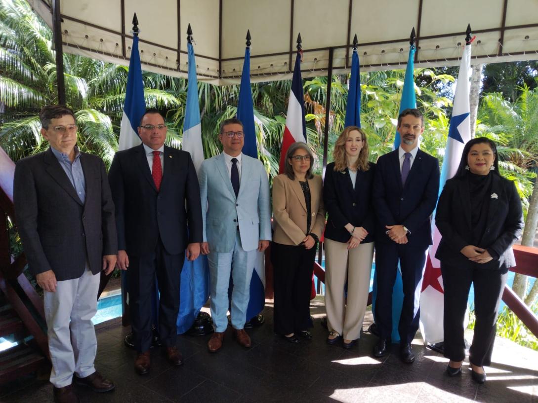 Altos representantes de Centroamérica y de la Unión Europea
