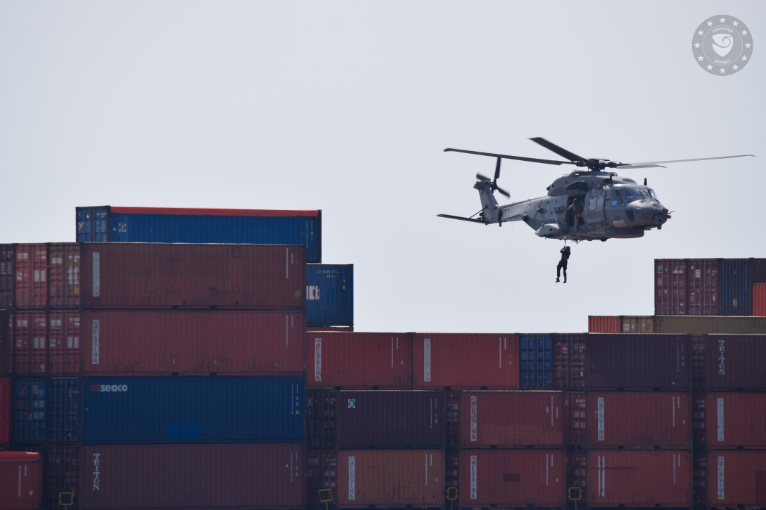 EUNAVFOR ASPIDES: Visit of Force Commander to a MV
