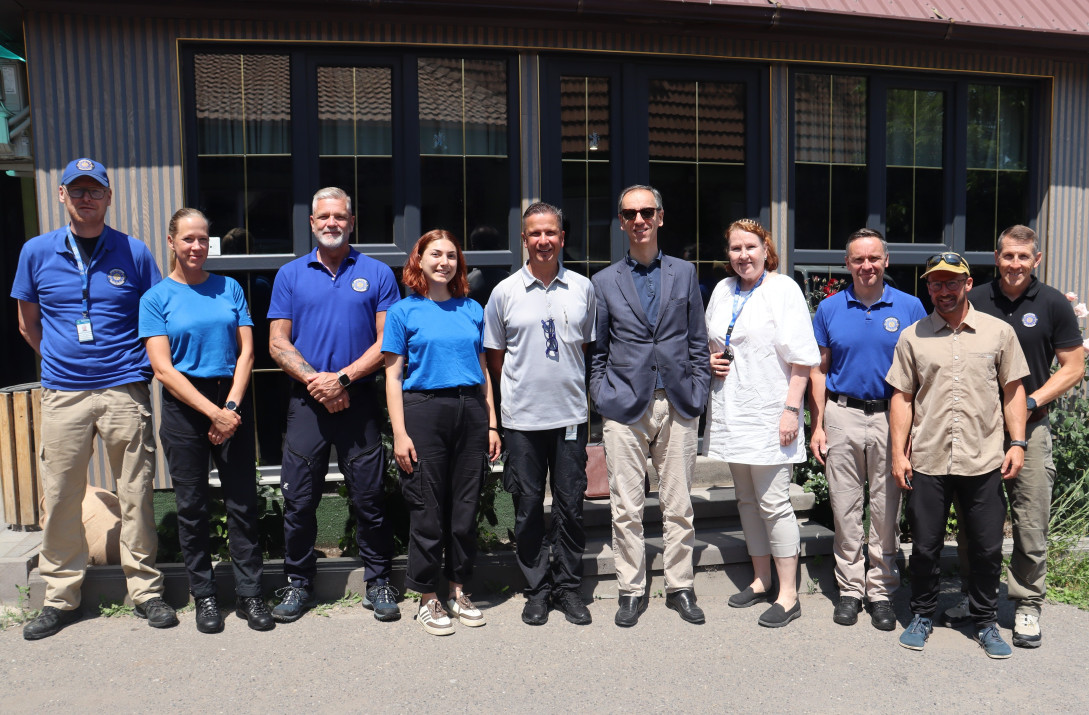CivOps Commander Stefano Tomato group picture with EUMA personnel. 