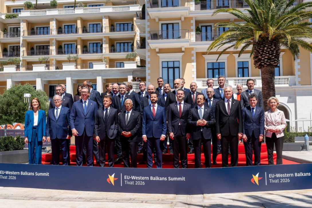 Group of officials standing 