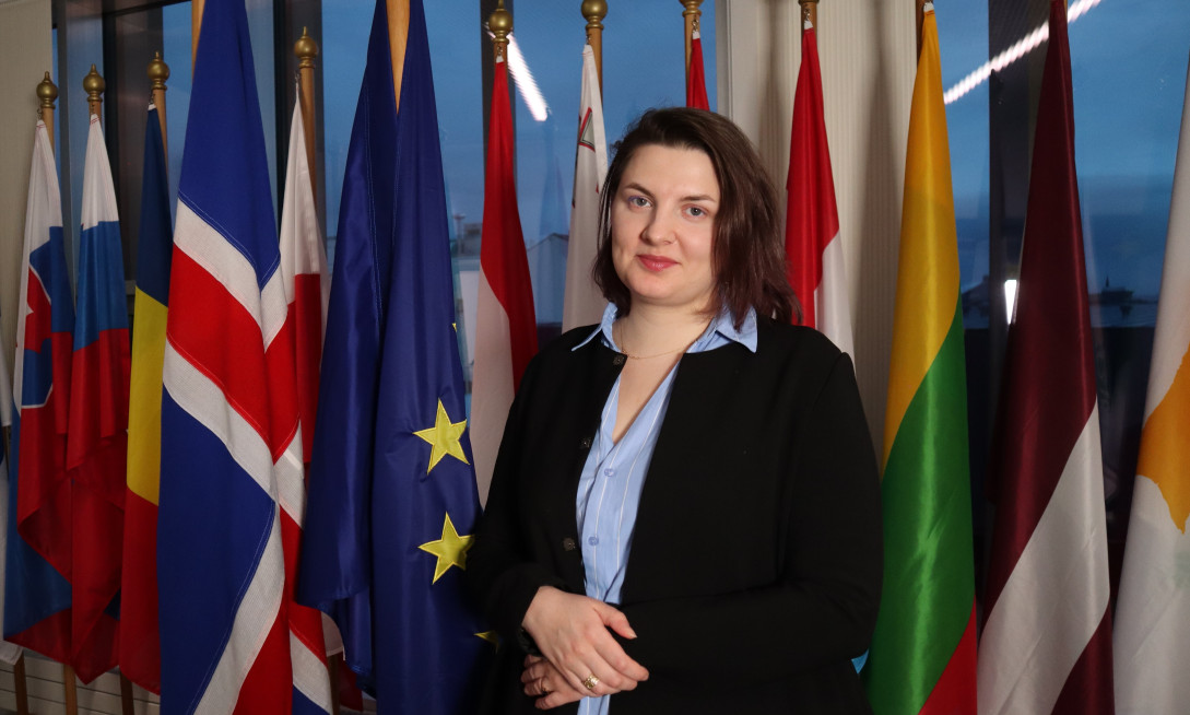 Weronika in front of flags